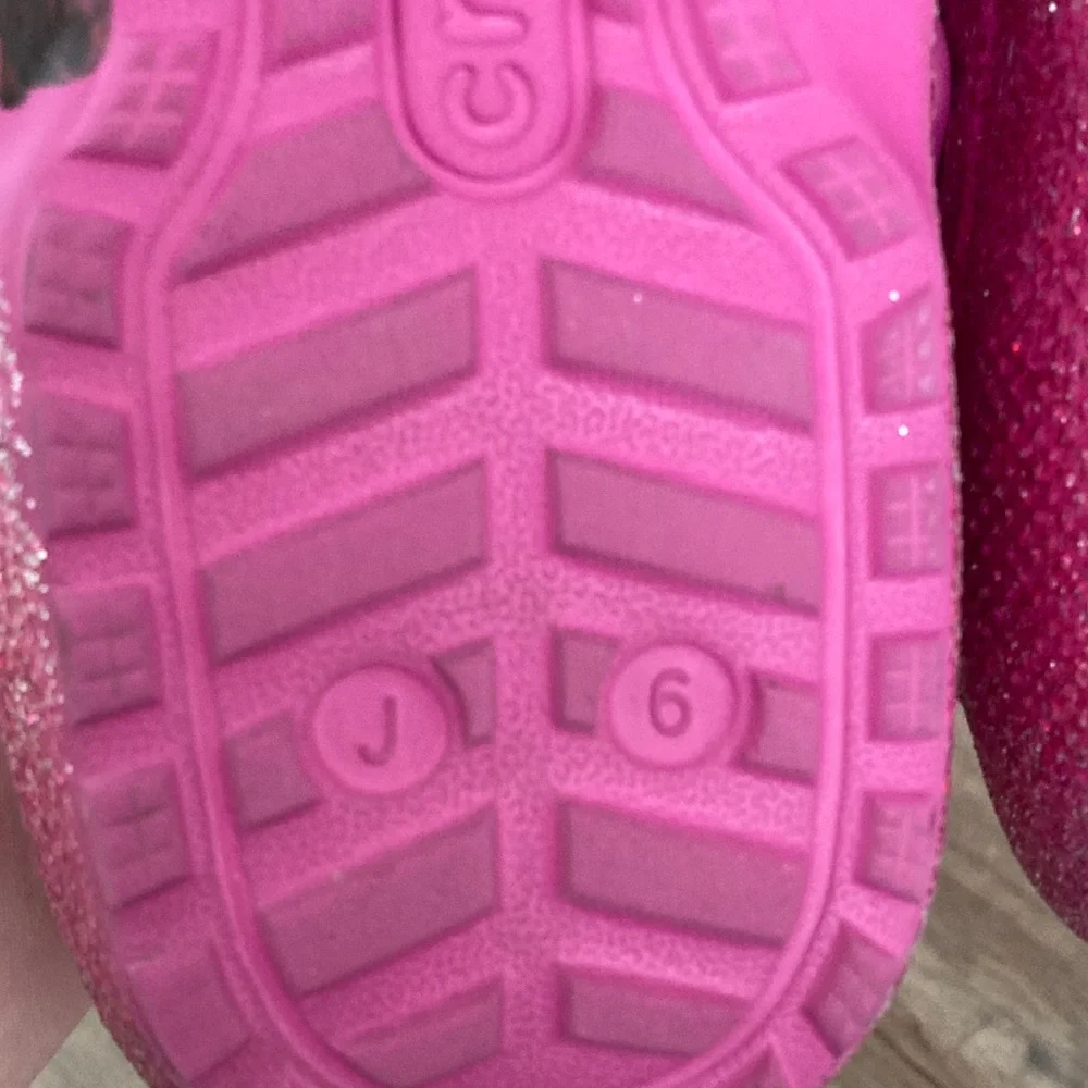 Crocs Kids Sparkly Pink Kids Clogs Sz 6